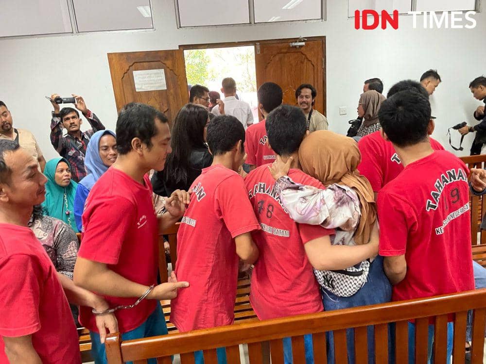 Para terdakwa setelah menjalani sidang di PN Batam (IDN Times/Putra Gema Pamungkas)
