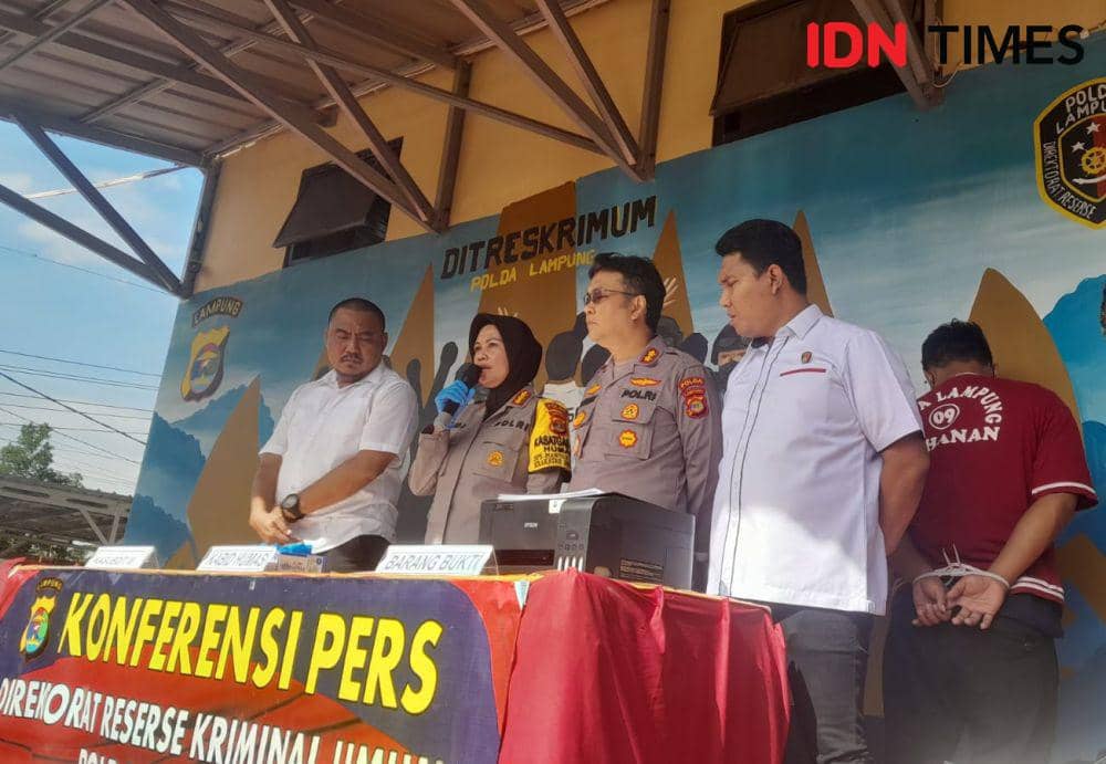 Ungkap kasus tindak pidana pemalsuan uang tersangka Bernaditus Gumelar Agung Wicaksono (24). (IDN Times/Tama Yudha Wiguna).