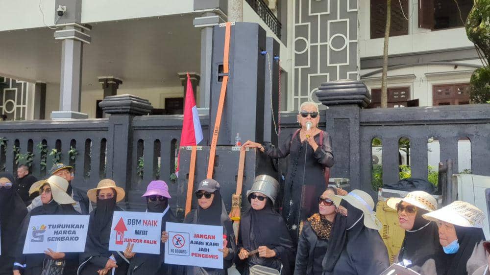 Mahasiswa dan Emak-emak Bersatu, Demo Harga Sembako