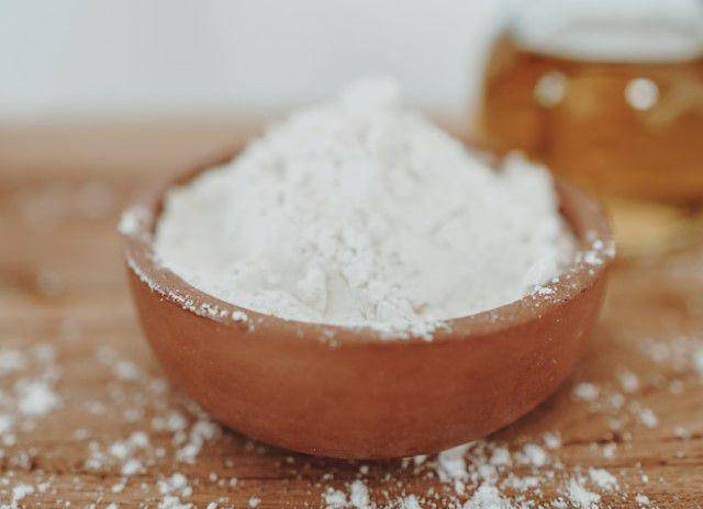 ilustrasi tepung maizena (unsplash.com/Jasmin Ne)