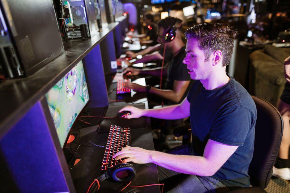 Gak Cuma Sekedar Main, 3 Cara Manfaatkan Hobi Gaming Jadi Sumber Cuan