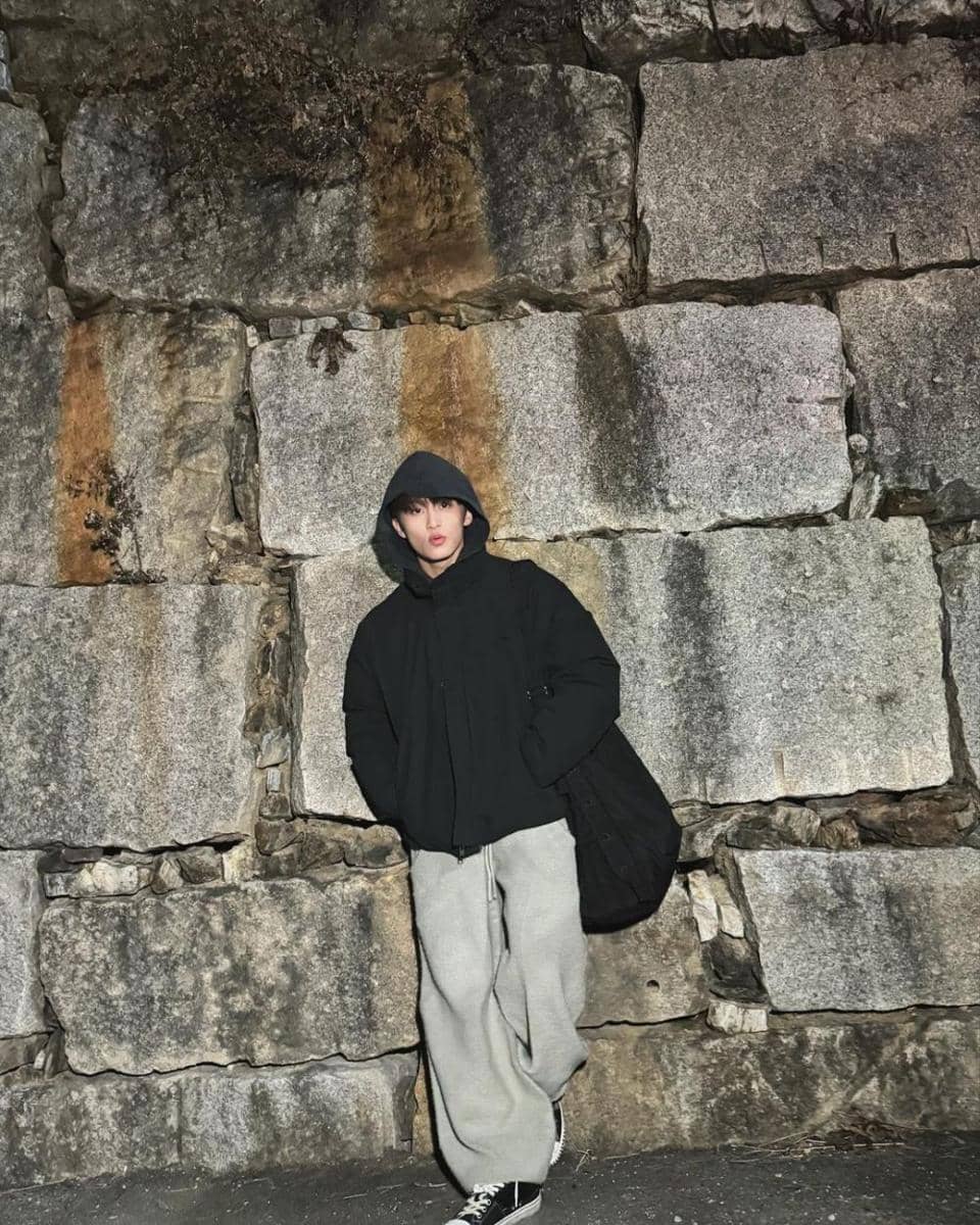 celana oversized ala Mark NCT (instagram.com/onyourm__ark)