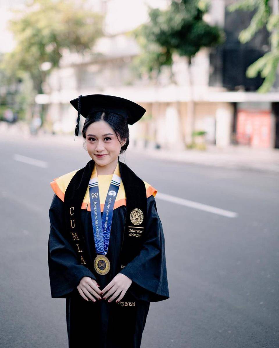Wisuda Audy Vanessa (Instagram.com/audyvanessa)