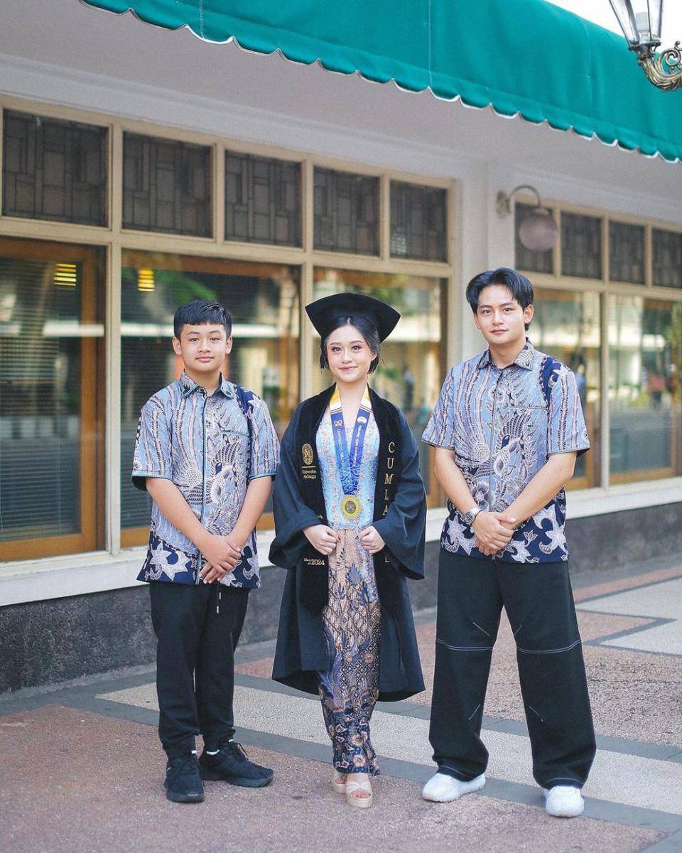 Wisuda Audy Vanessa (Instagram.com/audyvanessa)