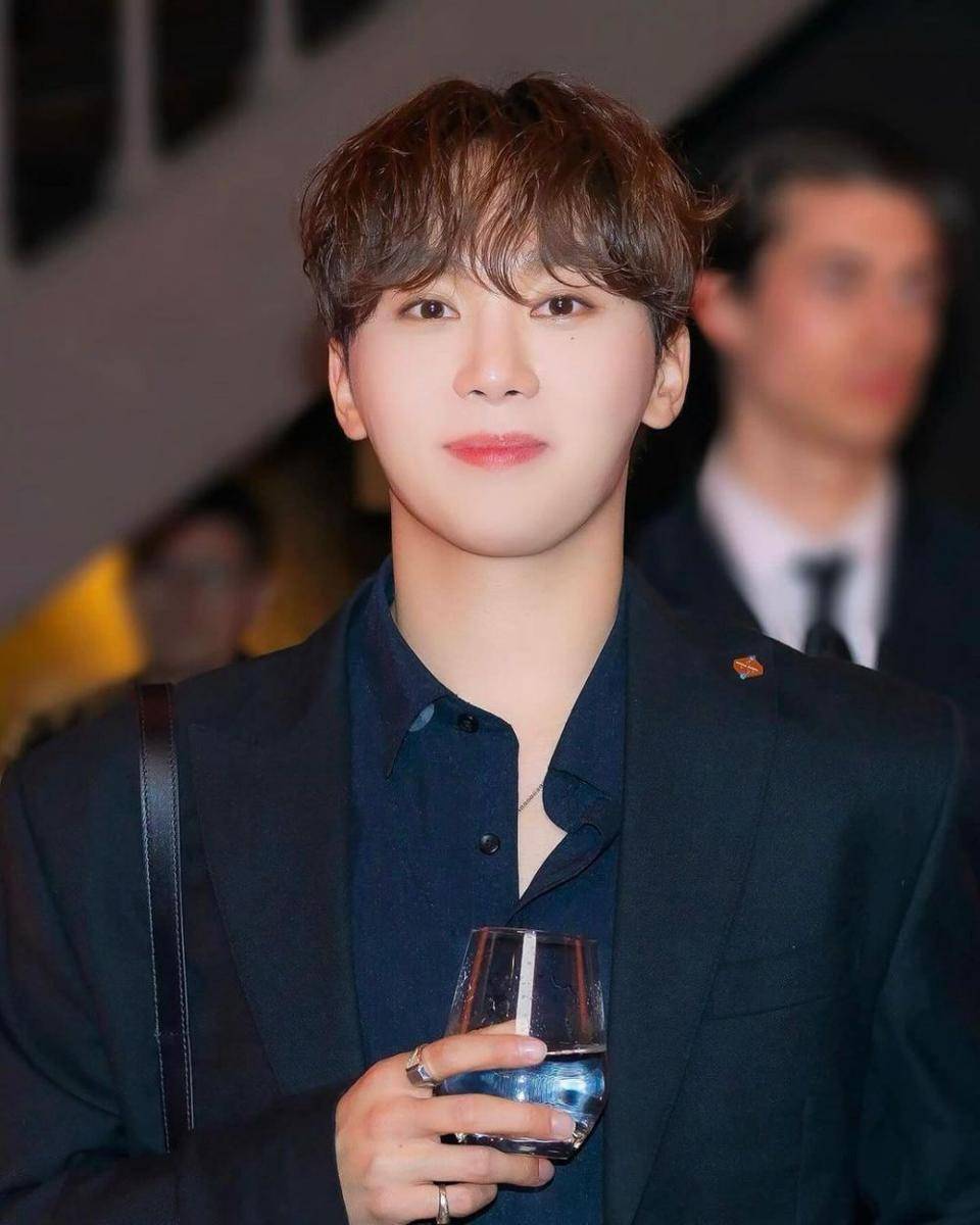 Seungkwan di Paris Fashion Week 2024 (instagram.com/ellemenhk)