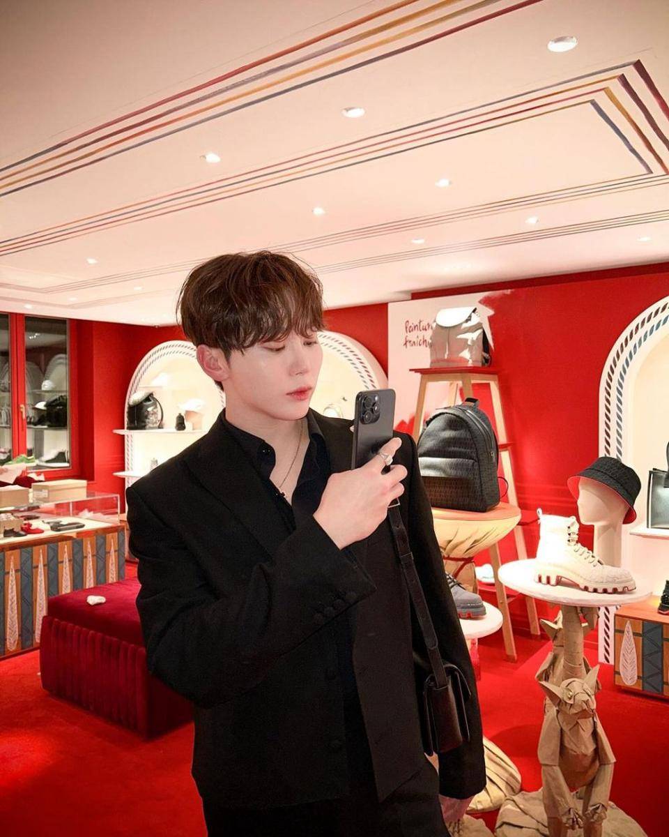 Seungkwan SEVENTEEN di Paris Fashion Week 2024 (instagram.com/pledis_boos)