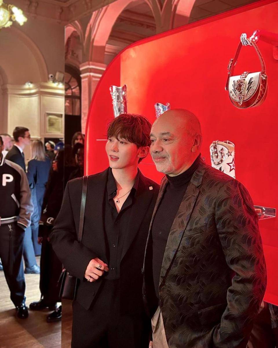Seungkwan SEVENTEEN dan Christian Louboutin di Paris Fashion Week 2024 (instagram.com/pledis_boos)