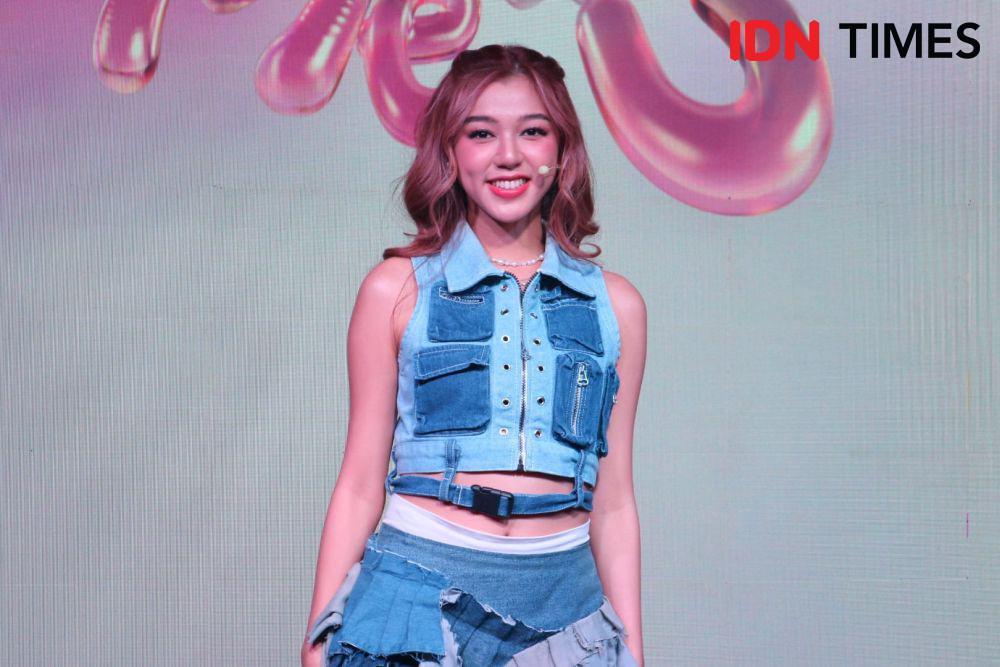 Gabriella Ekaputri Rilis Single Me & U, Resmi Debut sebagai Penyanyi!