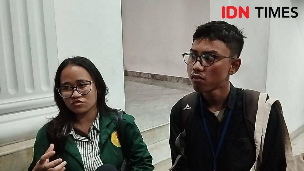 Ni Made Puspita Dewi, Mahasiswa UNJ yang diputus KJPMU saat di balai kota, Kamis (73/2024).