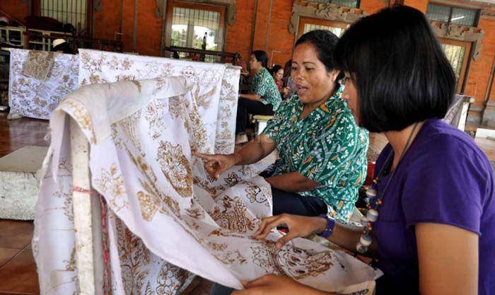 Batik Galuh Bali yang didirikan Pande Ketut Krisna (rentalmobilbali.net)