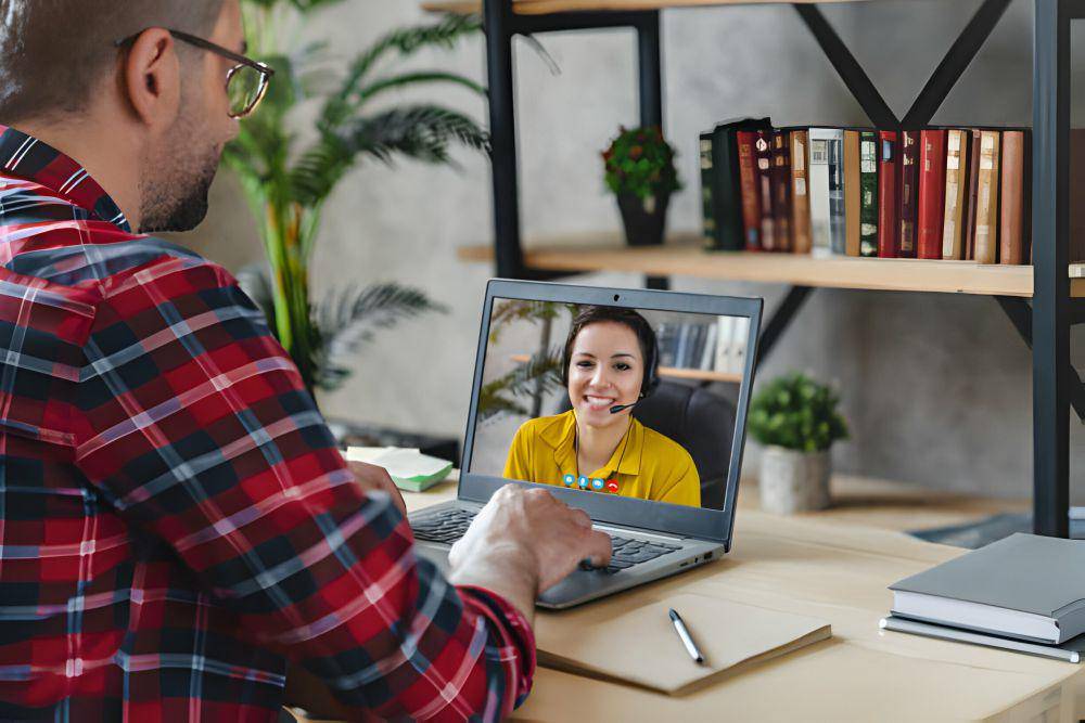 ilustrasi pasangan LDR membahasa proyek bersama (istockphoto.com/Inside Creative House)