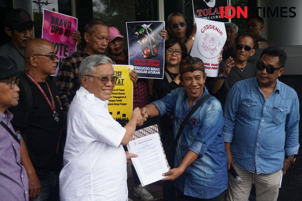 Aksi GARDA untuk mendukung Pansus Kecurangan Pemilu DPD RI, Kamis (7/3/2024). (IDN Times/Herlambang Jati Kusumo)