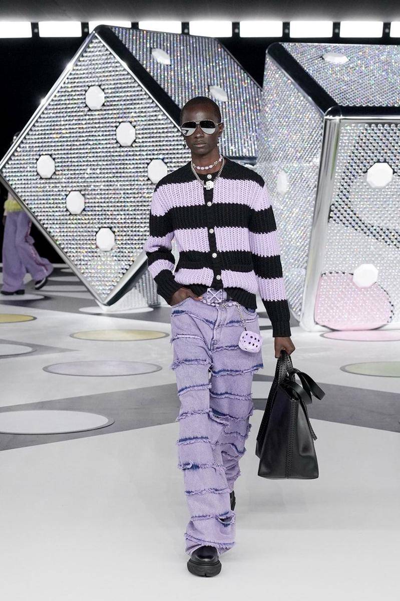 Off-White F/W '24 di Paris Fashion Week 2024 (dok. Off-White)