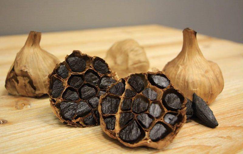 ilustrasi bawang hitam (loveblackgarlic.com)