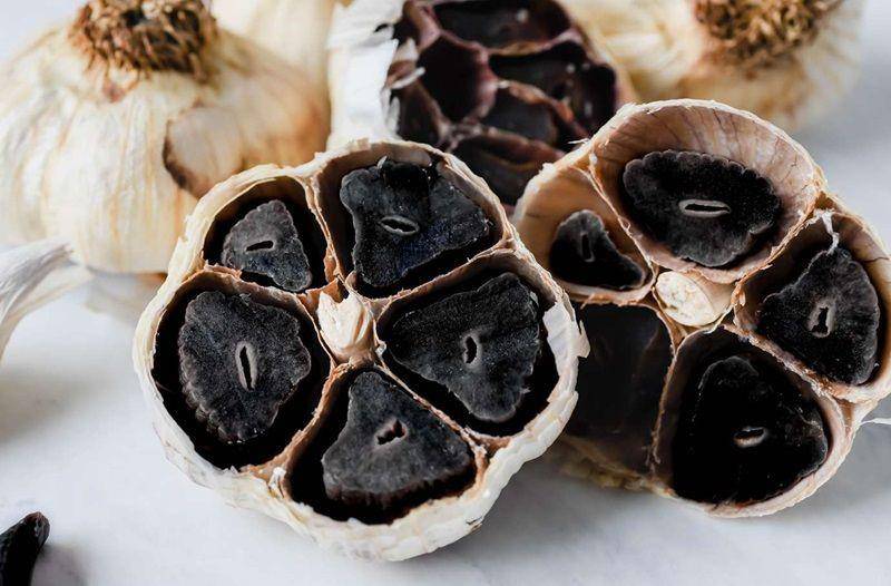 ilustrasi bawang hitam (thespruceeats.com)