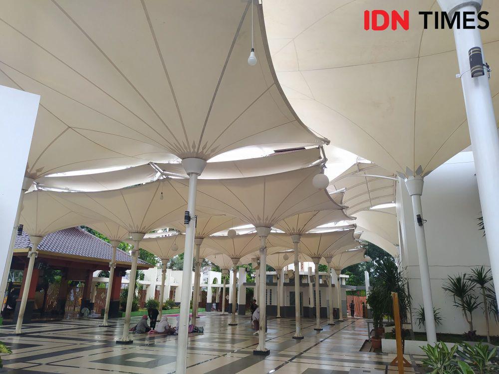 Bersih-bersih Dua Tempat Bersejarah di Cimahi Jelang Ramadan