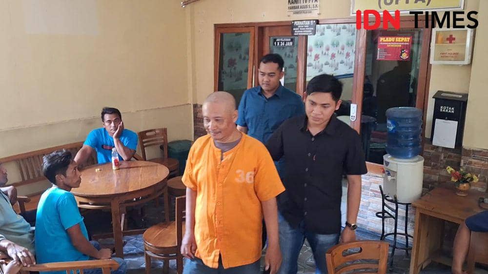 S pelaku persetubuhan terhadap keponakannya sendiri diamanka Unit PPA Polres Ngawi. IDN Times/ Riyanto