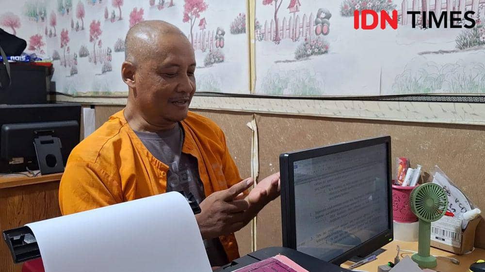 S pelaku persetubuhan terhadap keponakannya sendiri diamanka Unit PPA Polres Ngawi. IDN Times/ Riyanto