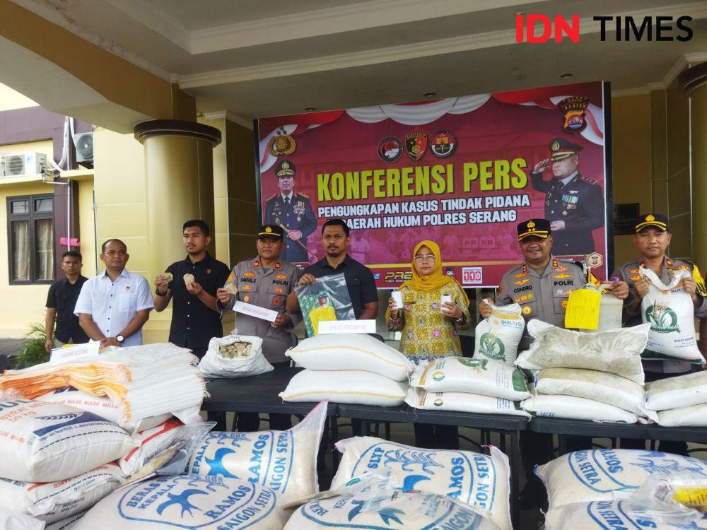 Puluhan Ton Beras Bulog Dioplos Jadi Kemasan Premium di Serang