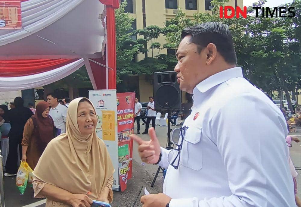 Kegiatan Pasar Murah Polda Lampung, Kamis (7/3/2024). (IDN Times/Tama Yudha Wiguna).