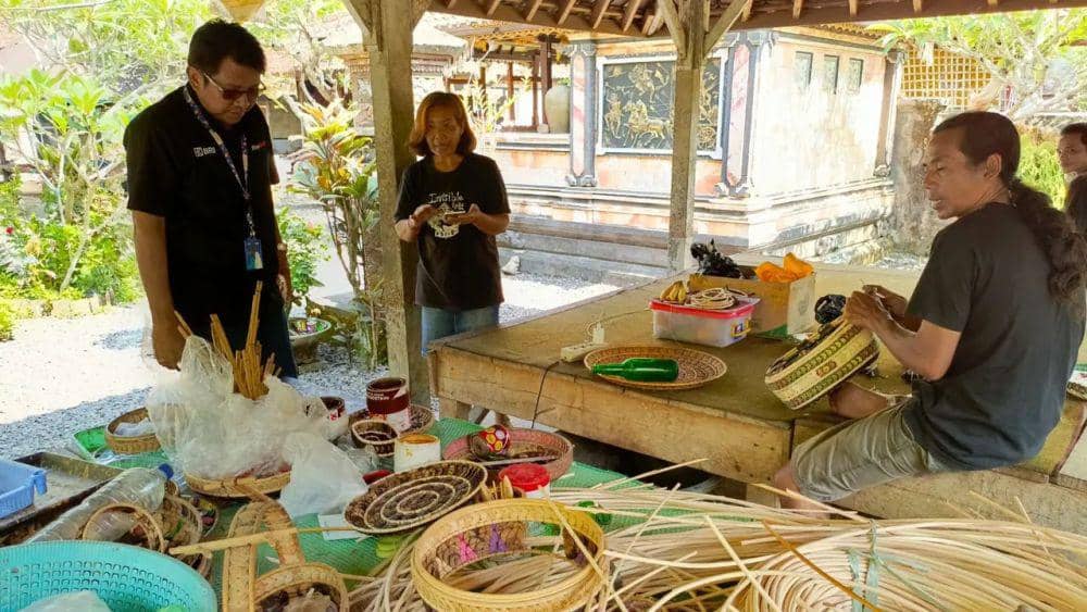 UMKM Binaan BRI Sulap Batok Kelapa Jadi Kerajinan Tangan