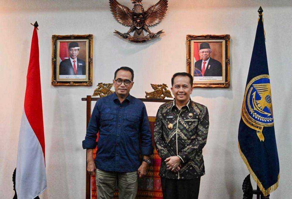 PJ Gubernur Sumsel, Agus Fatoni bersua Menhub Budi Karya Sumadi. (Dok. Pemprov Sumsel)