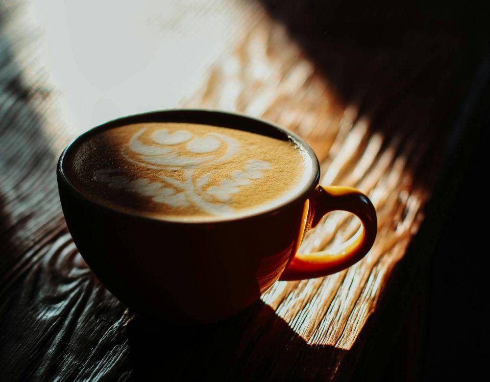 Minum kopi saat sahur (pexelss.com/ Marta Dzedyshko)