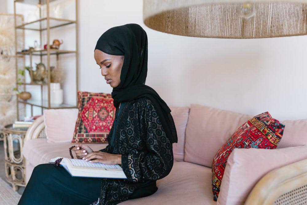 6 Sebab Lebih Suka di Rumah Selama Ramadan, Ngabuburit pun Malas