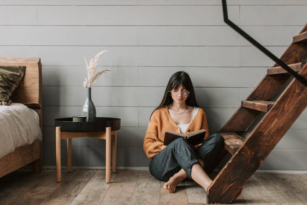 ilustrasi di rumah saja (pexels.com/Vlada Karpovich)