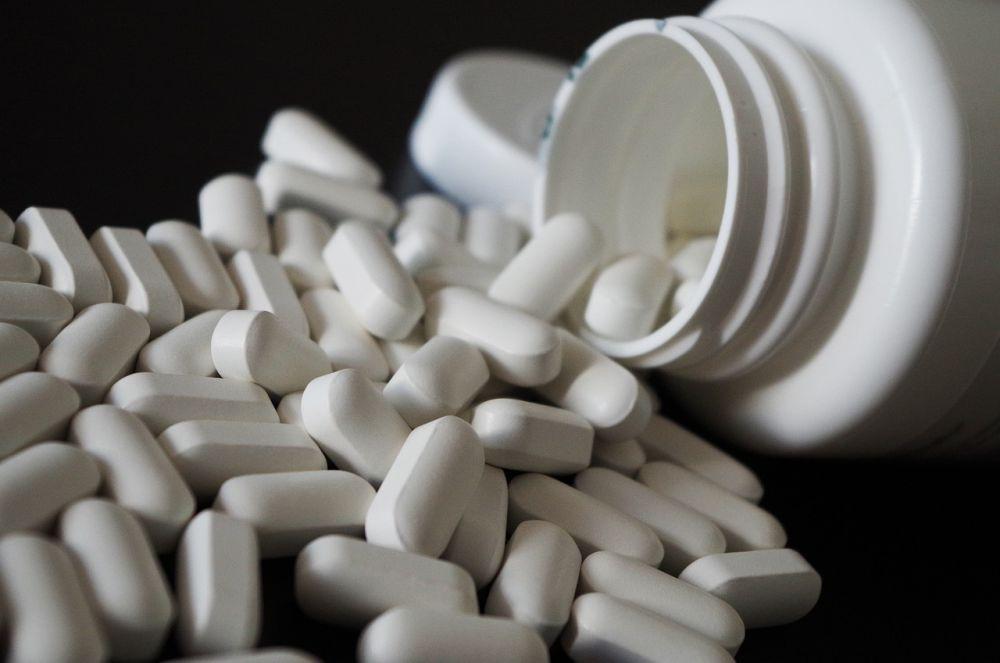 Atorvastatin: Kegunaan, Dosis, Interaksi, Efek Samping