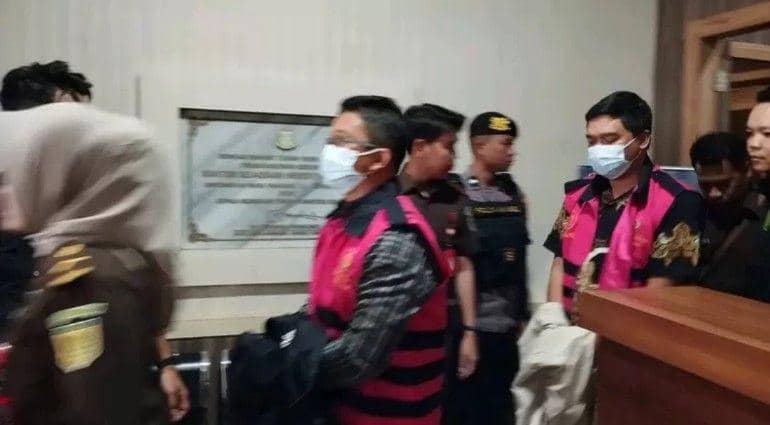 (3 Oknum ASN BPN Pagar Alam saat ditetapkan tersangka oleh Kejari) IDN Times/istimewa