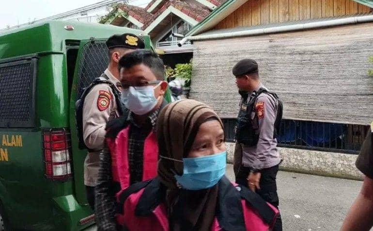 (3 Oknum ASN BPN Pagar Alam saat ditetapkan tersangka oleh Kejari) IDN Times/istimewa