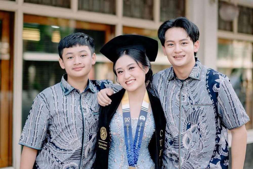 7 Momen Randy Martin Dampingi Adiknya, Audy Vanessa Wisuda