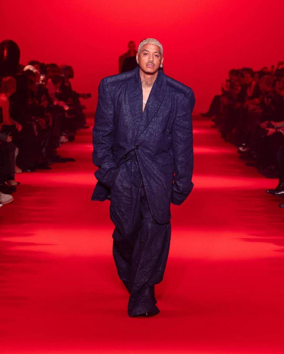 VETEMENTS F/W '24 di Paris Fashion Week 2024 (instagram.com/vetements_official)