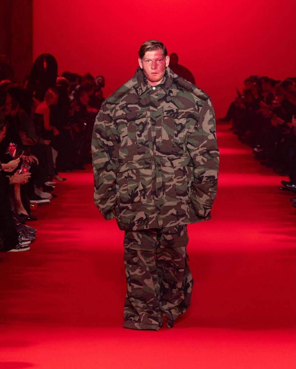 VETEMENTS F/W '24 di Paris Fashion Week 2024 (instagram.com/vetements_official)