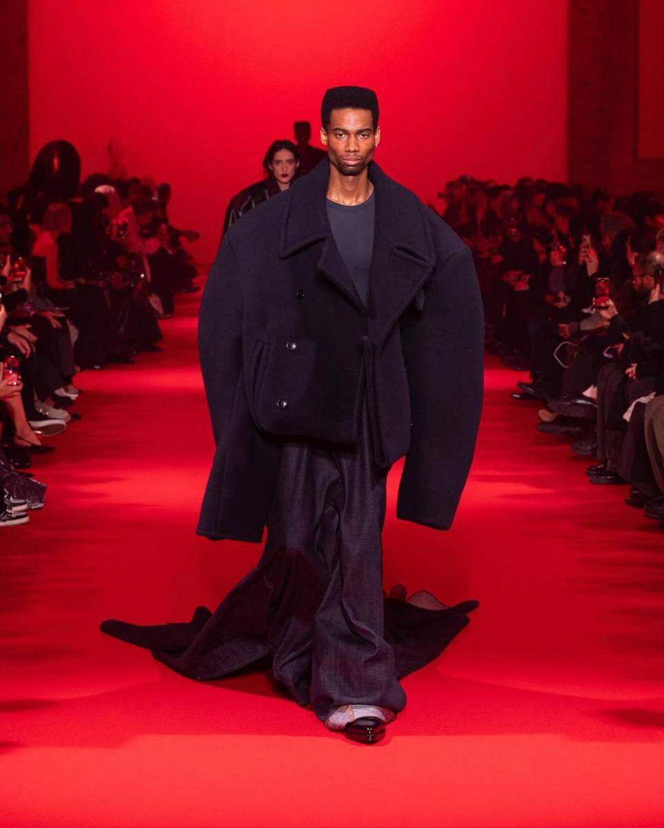 VETEMENTS F/W '24 di Paris Fashion Week 2024 (instagram.com/vetements_official)