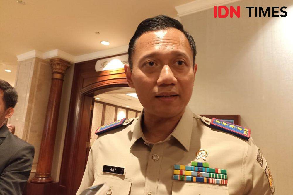 Ketua Umum Partai Demokrat sekaligus Menteri ATR/BPN Agus Harimurti Yudhoyono (AHY) sebut tim transisi Prabowo bakal dibentuk usai 20 Maret 2024. (IDN Times/Amir Faisol)