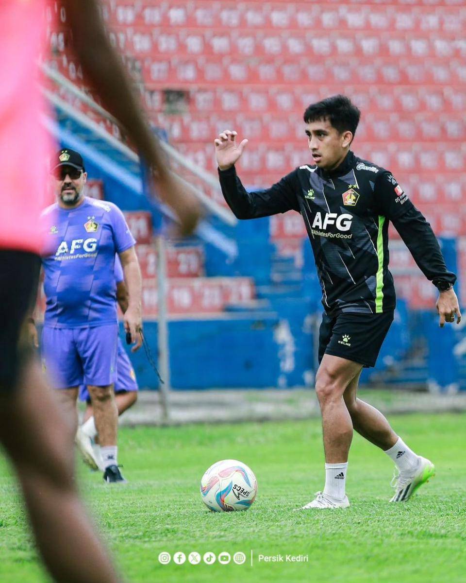 Pemain Persik Kediri saat berlatih. Instagram.com/persikfcofficial