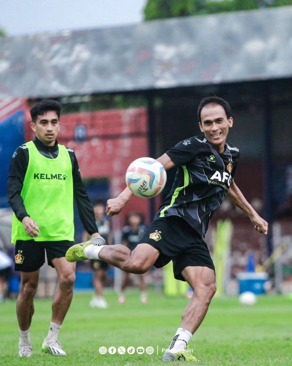 Pemain Persik Kediri saat berlatih. Instagram.com/persikfcofficial