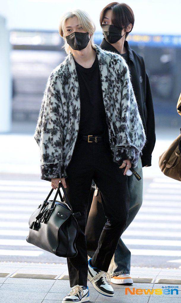 padu padan long coat ala Felix Stray Kids (dok. m.news.nate.com/Jeong Jung Jin)