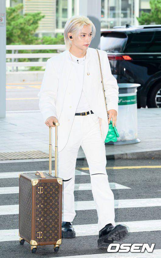 padu padan long coat ala Felix Stray Kids (dok. osen.co.kr/Lee Dae Sun)