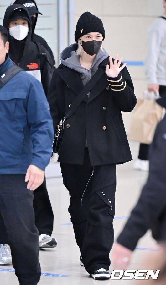 padu padan long coat ala Felix Stray Kids (dok. osen.co.kr/Cho Eunjung)