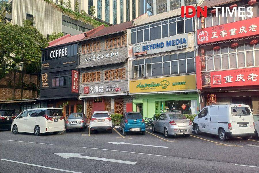 Tokot-toko China di Kuala Lumpur, Malaysia (IDN Times/Dhiya Awlia Azzahra)