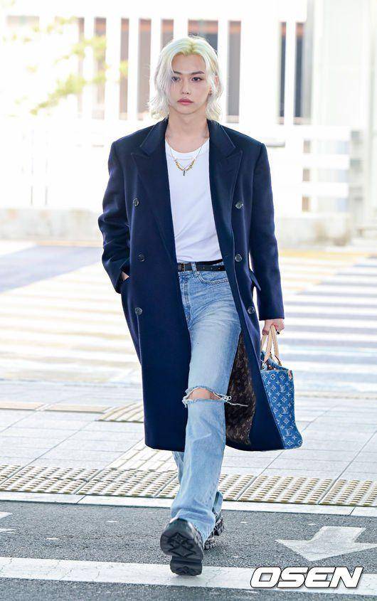 padu padan long coat ala Felix Stray Kids (dok. osen.co.kr/Ji Hyung Jun)