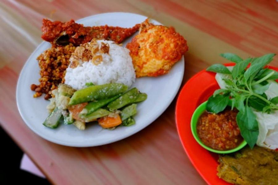 Resep Nasi Uduk Rice Cooker yang Super Praktis, Rasanya Gak Kalah Enak
