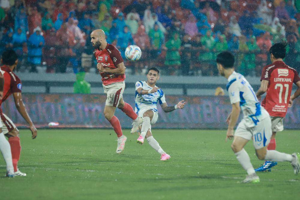 Pertandingan PSIS Semarang melawan Bali United di BRI Liga 1 2023/2024 di Stadion I Wayan Dipta Bali, Jumat (8/3/2024). (dok. PSIS)