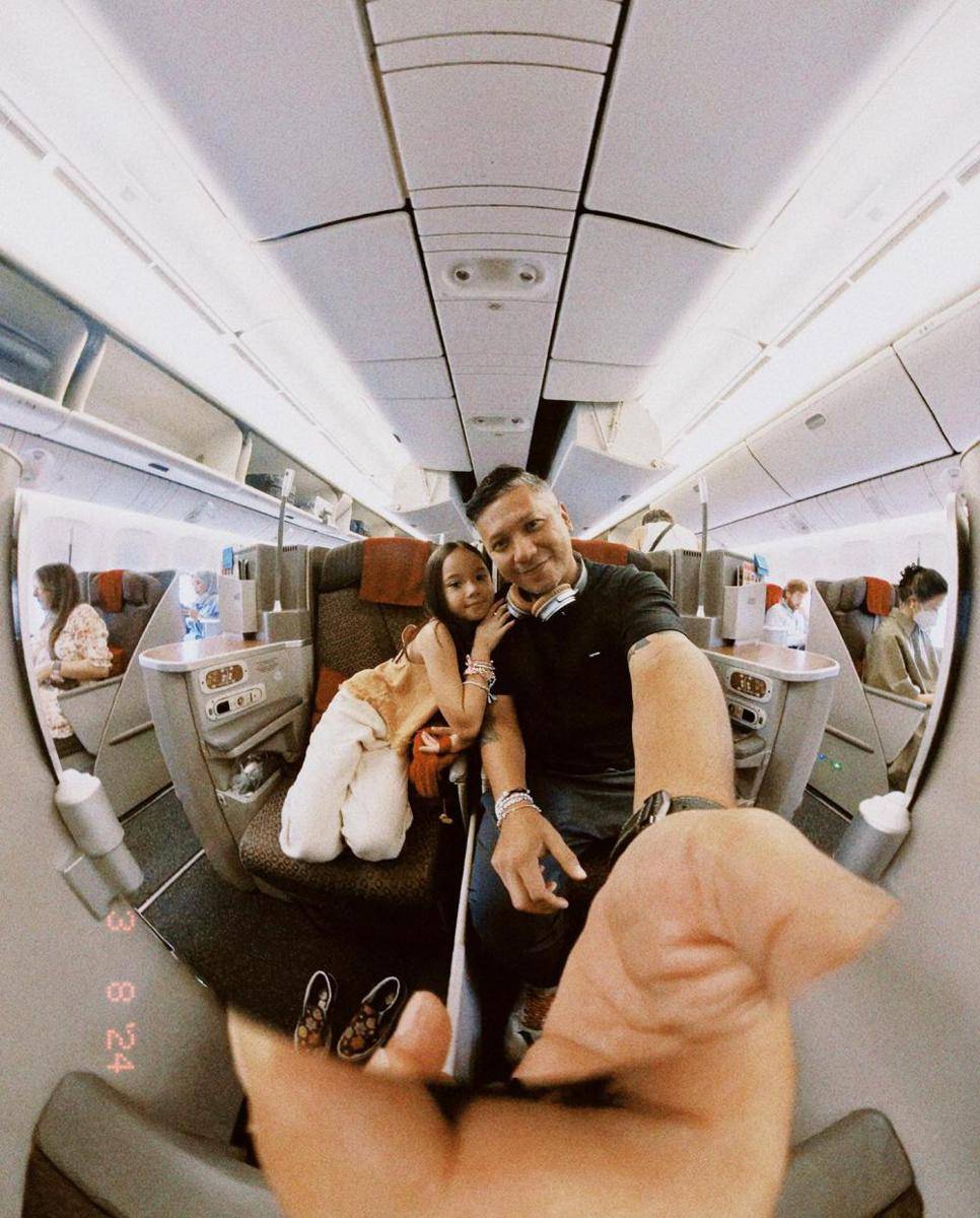 potret Gading Marten dan Gisella Anastasia temani Gempi nonton konser Taylor Swift di Singapura (instagram.com/gadiiing)