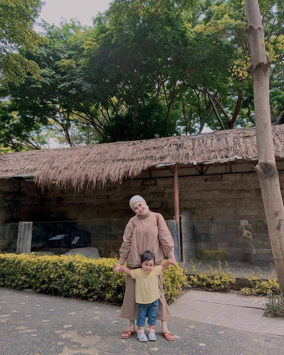 potret Kesha Ratuliu dan sahabat liburan di Faunaland (instagram.com/kesharatuliu05)