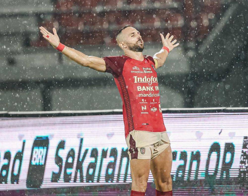 Spaso usai mencetak gol pemain PSIS Semaran. (Instagram.com/baliunitedfc)