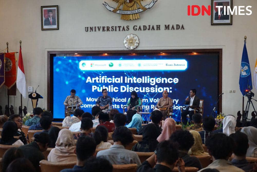 Artificial Intelligence Public Discussion: Moving Ethical AI from Voluntary Commitments to Binding Regulations, di Balai Senat UGM, Jumat (8/3/2024). (IDN Times/Herlambang Jati Kusumo)